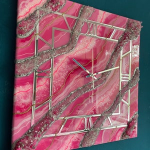 Resin square geode clock, geode fuchsia crystal clock, resin art , housewarming gift, modern art decor, pink wall clock