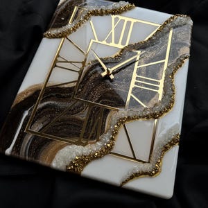 Luxury Epoxy Resin Wall Clock With Gold Accents and Geode Design ...