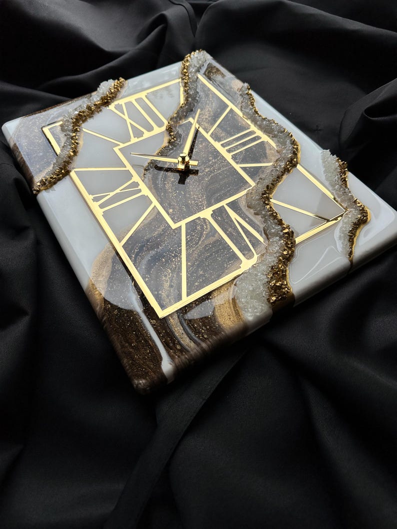 Luxury Epoxy Resin Wall Clock With Gold Accents and Geode Design ...