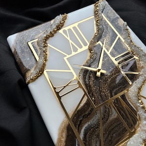 Luxury Epoxy Resin Wall Clock With Gold Accents and Geode Design ...