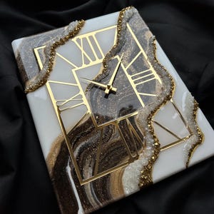 Luxury Epoxy Resin Wall Clock with Gold Accents and Geode Design – Handmade Artistic Decor for Modern Home, Unique Statement Piece