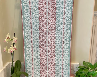 Inabel bed or table runner, Green and red