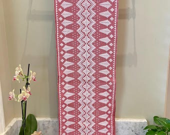 Inabel bed or table runner, red and white