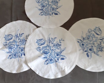 4 magnifiques sets de table ronds fleuris tulipes bleues et blanches en lin fin brodés à la main