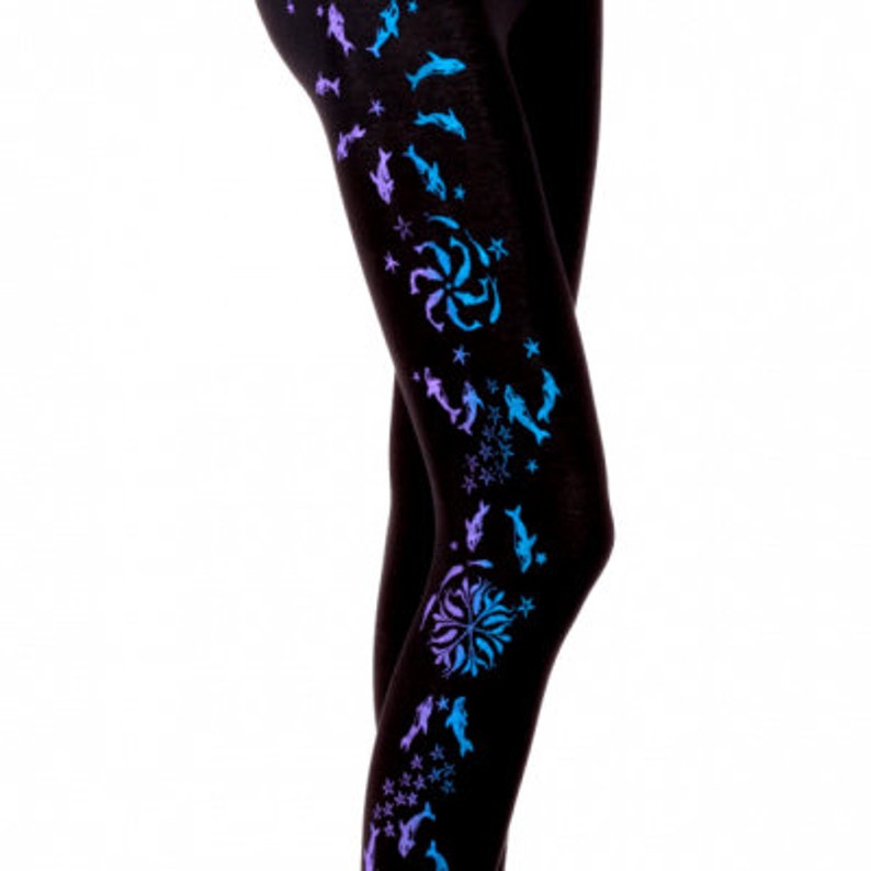 Leggings de yoga estampadas a mano. Whales on Black