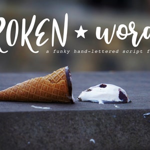 Op de afbeelding: Een wafelijshoorntje dat op zijn kant ligt naast een bolletje wit ijs met stukjes pure chocolade. De tekst BROKEN * words a funky hand-lettered script font wordt in witte letters weergegeven aan de bovenkant van de afbeelding.