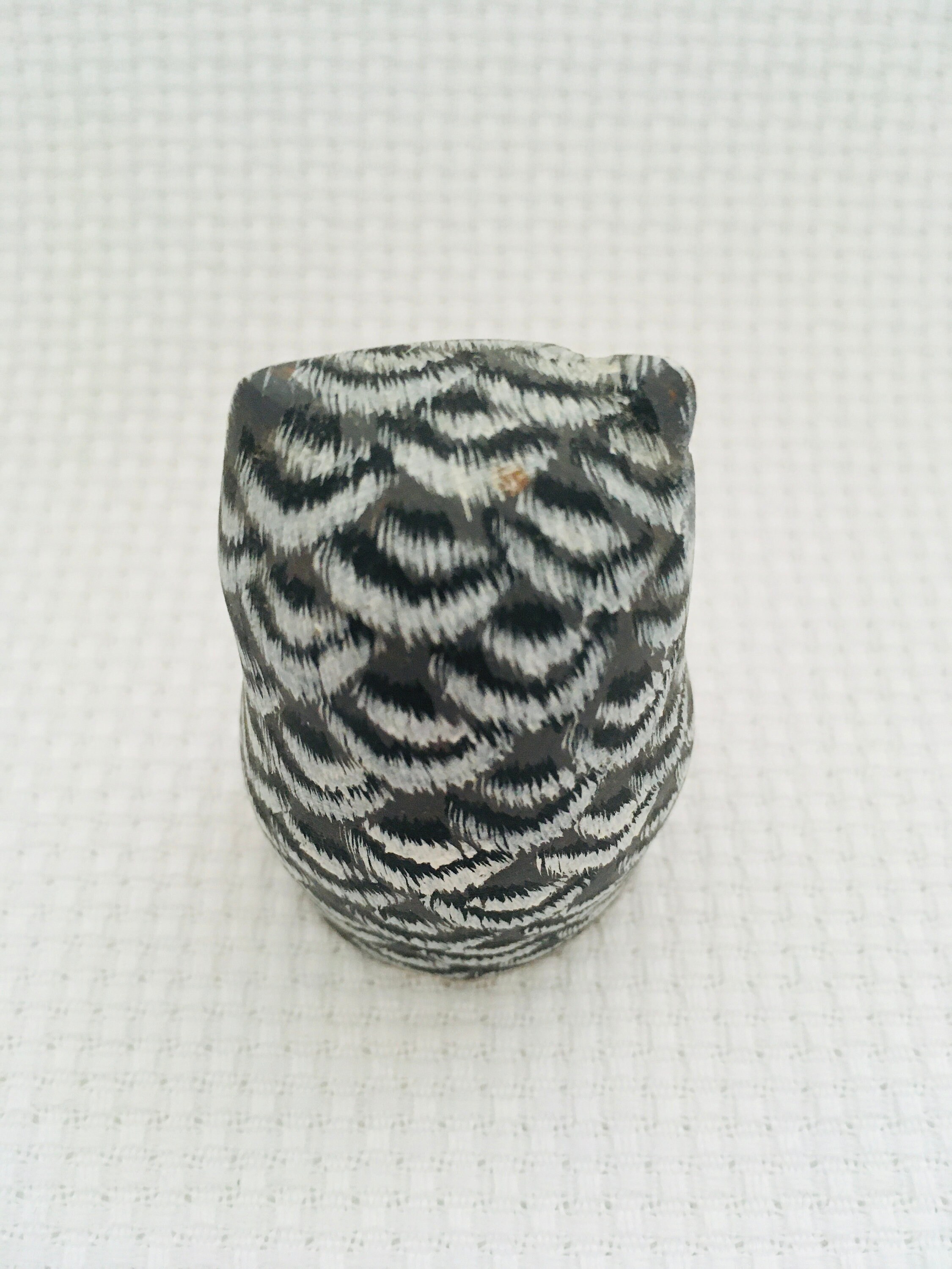 Pequeña figura de búho de madera tallada a mano a mano | Etsy