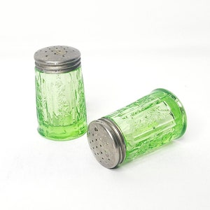 Rare Sharon Green by Federal Glass Uranium Salt and Pepper Shaker Set (Imperfect)