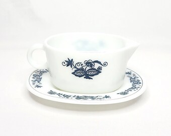 Pyrex Corelle Old Town Blue Gravy Boat with Underplate