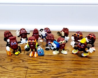 hardees raisins toys