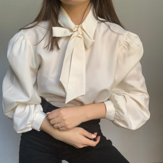 Vintage 80s Victorian Pussy Bow Blouse , Shirt wit