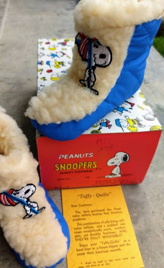 Vintage Peanuts Snoopers slippers Infants size 7.