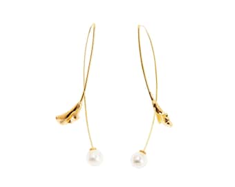 Feminine Hanging Pearl Earrings gold
