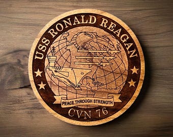 USS Ronald Reagan (CVN 76) Onderzetter – US Navy vliegdekschip – Lasergegraveerd kersenhouten onderzetter – Massief houten marineblauw cadeau