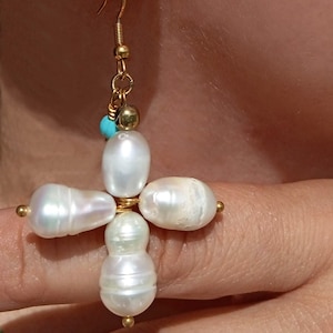 Echte Pearl Cross-oorbellen, religieuze sieraden, cadeau voor haar, doop, christelijk kruis, kerstcadeau, Mussartjwls