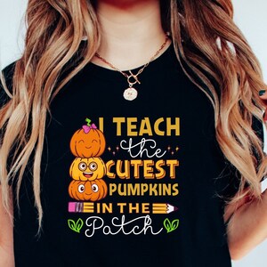 J'enseigne les citrouilles les plus mignonnes dans la chemise, chemise drôle de professeur d'Halloween, costume d'Halloween, chemise de fête d'Halloween, OA19