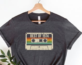 Chemise Best Of 1974, chemise Cassette 1974, chemise 50e anniversaire, chemise vintage 1974, chemise Fifty AF, chemise Hello Fifty, cadeau d'anniversaire pour elle