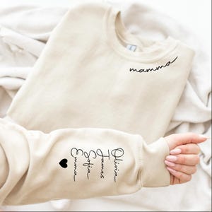 Custom Mama Sweatshirt with Kid Name on Sleeve, Personalized Mom shirt, Gift Momma Sweatshirt, Mom Gift, Personalized Mom Hoodie, SL20