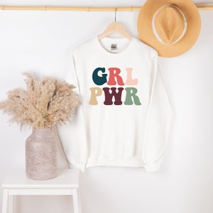 GRL PWR Sweatshirt, Sweat-shirt féministe, Sweat-shirt Égalité, Chemise Girl Power, Cadeau féministe, Sweat-shirt dautonomisation des femmes, Journée de la femme image 8