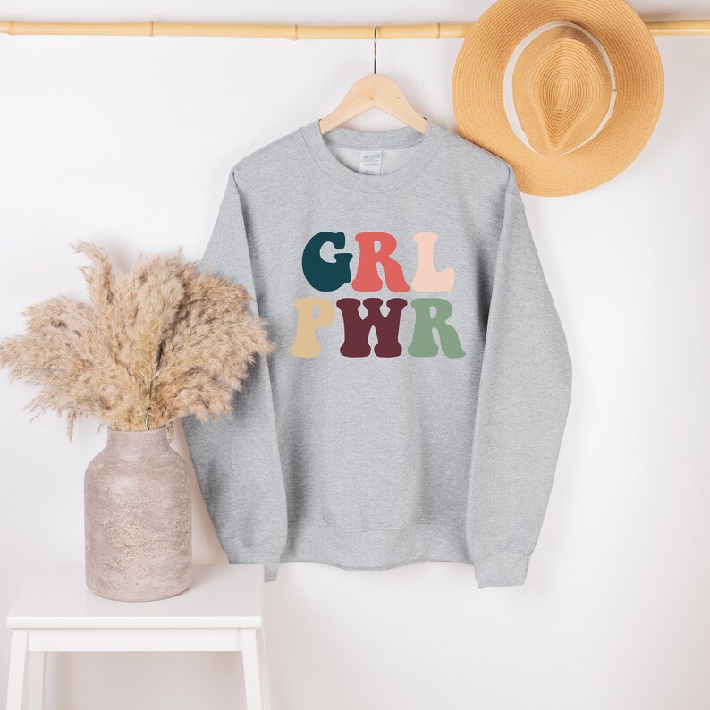 GRL PWR Sweatshirt, Sweat-shirt féministe, Sweat-shirt Égalité, Chemise Girl Power, Cadeau féministe, Sweat-shirt dautonomisation des femmes, Journée de la femme image 7