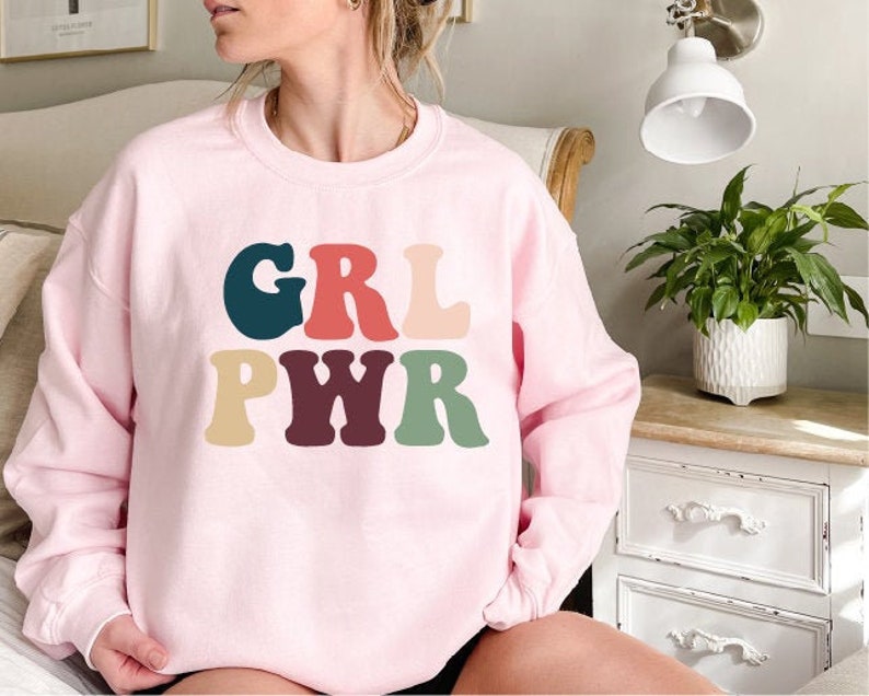 GRL PWR Sweatshirt, Sweat-shirt féministe, Sweat-shirt Égalité, Chemise Girl Power, Cadeau féministe, Sweat-shirt dautonomisation des femmes, Journée de la femme image 1