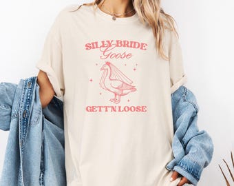 Camisa "Silly Bride Goose Getting Loose" de Comfort Colors, sudadera divertida para novias, regalos para recién comprometidos, sudadera para novias, regalos para prometidas, WE20