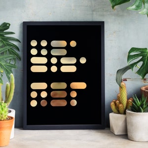 Peut inclure: Une impression encadrée noire avec un motif doré de formes abstraites sur un fond noir.