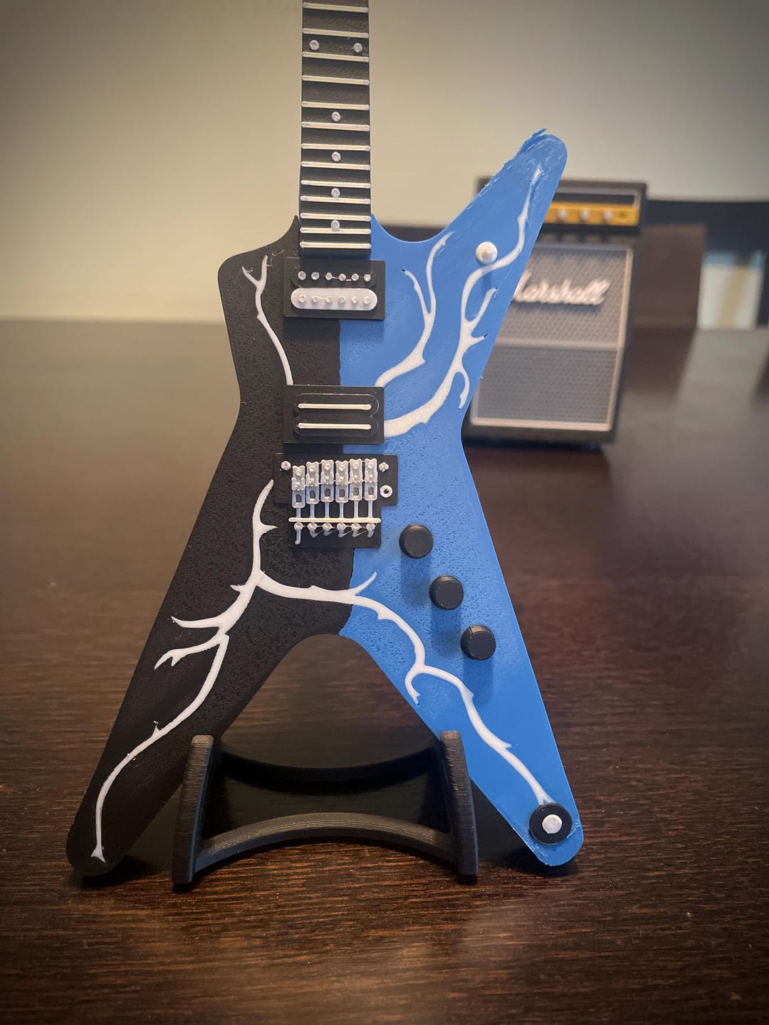 Dimebag Darrell Fans! 1:4 Scale Mini Replica of the Dimebolt Dean