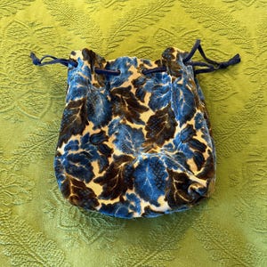 Vintage 60&#39;s Drawstring Carpet Bag Purse