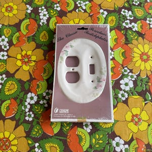 Vintage Porcelain Oval Flower Combination Switch Plate & Outlet Cover