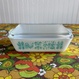 Vintage Pyrex Amish Butterprint Refrigerator Dish with Lid