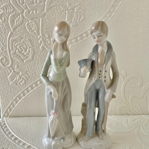 Couple de figurines en porcelaine vintage