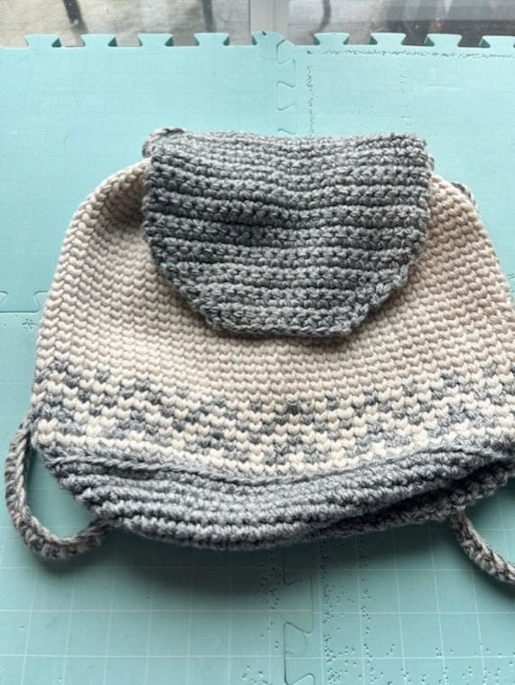 Handmade Crochet Drawstring Backpack: Lightweight Rucksack  display picture 3