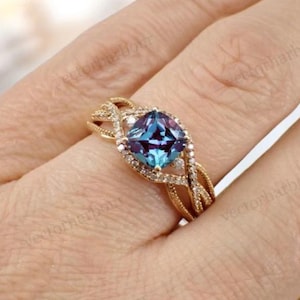Cushion Cut Alexandrite Engagement Ring For Women 14k Gold Alexandrite Wedding Ring Vintage Bridal Anniversary Ring Art Deco Wedding Ring