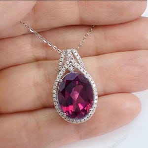 Colgante de granate rodolita de 11 quilates para mujer. Colgante de boda con halo de granate rodolita en oro de 14 quilates. Colgante único hecho a mano. Colgante vintage con halo para ella.
