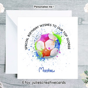 Personalisierte Regenbogen Fußball Karte für Geburtstage, personalisiert, mehrfarbige Fußball Karte für einen besonderen Geburtstag, eigenen Namen hinzufügen