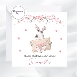 Personalisierte Geburtstagskarte, süßes Häschen, das Liebe zum Geburtstag sendet, rosa Häschengeburtstagskarte für Sie, Geburtstagsliebe-Herzkarte für Freund