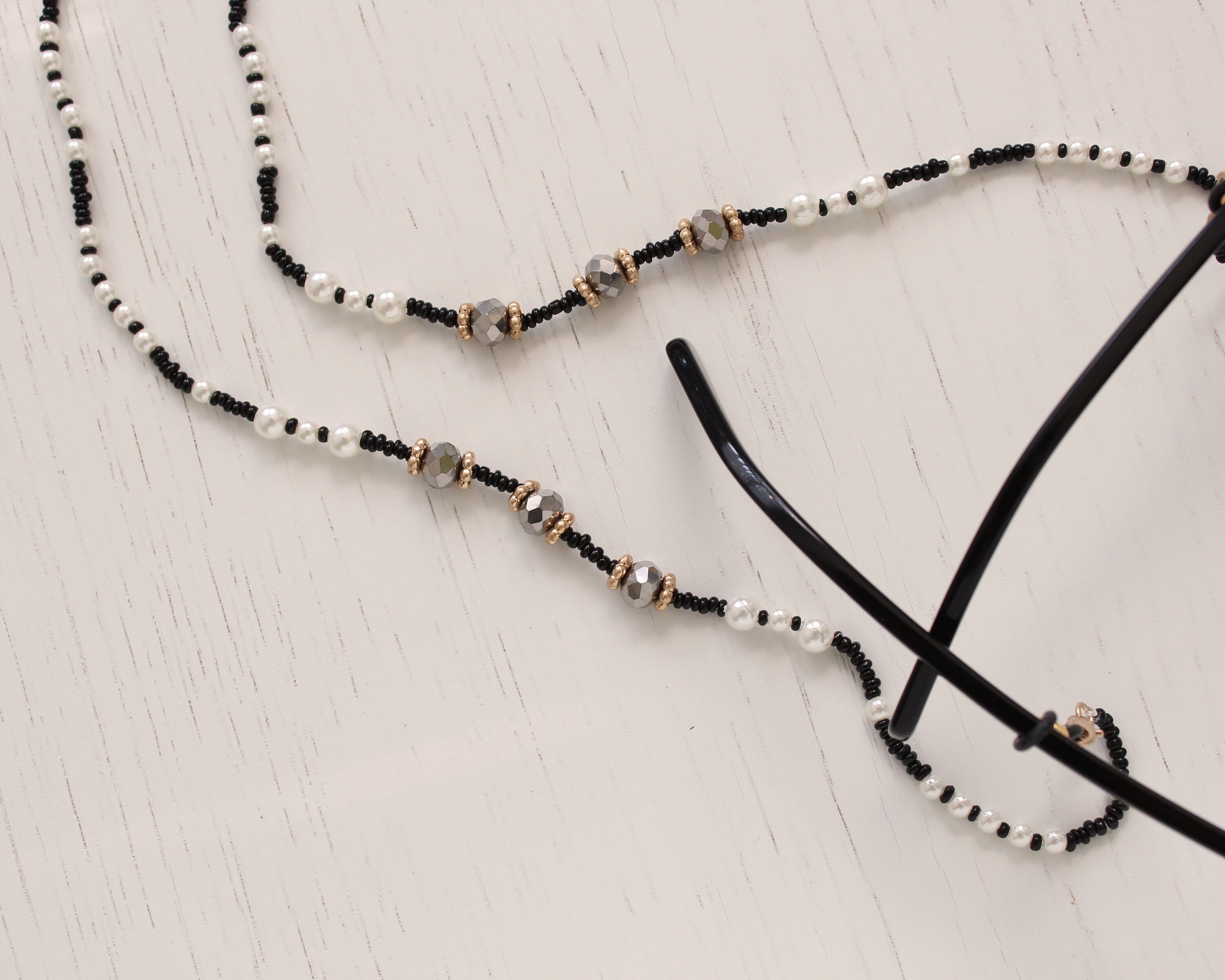 Multi Beaded Glasses Chain Classic Pearl and Glass Beads Sunglasses