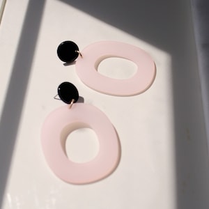 Circle tortoise drop earring.simple watercolor acetate earring.sophisticated drop earring. acetate tortoise modern earring.