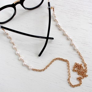 Freshwater Pearl Glasses Chain, Boho Gold Eyeglass Chain, Sunglass and Mask Chain Holder, Reading Glasses chain necklace, Gift For Her,