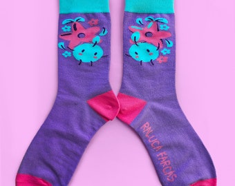 Jolies chaussettes brodées Junimo et Stardrop de Stardew Valley