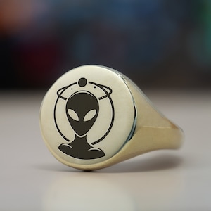 14k Gold Alien Signet Ring · Custom Alien Ring · Engraved Alien Ring · Unisex Ring · Bold Statement Ring