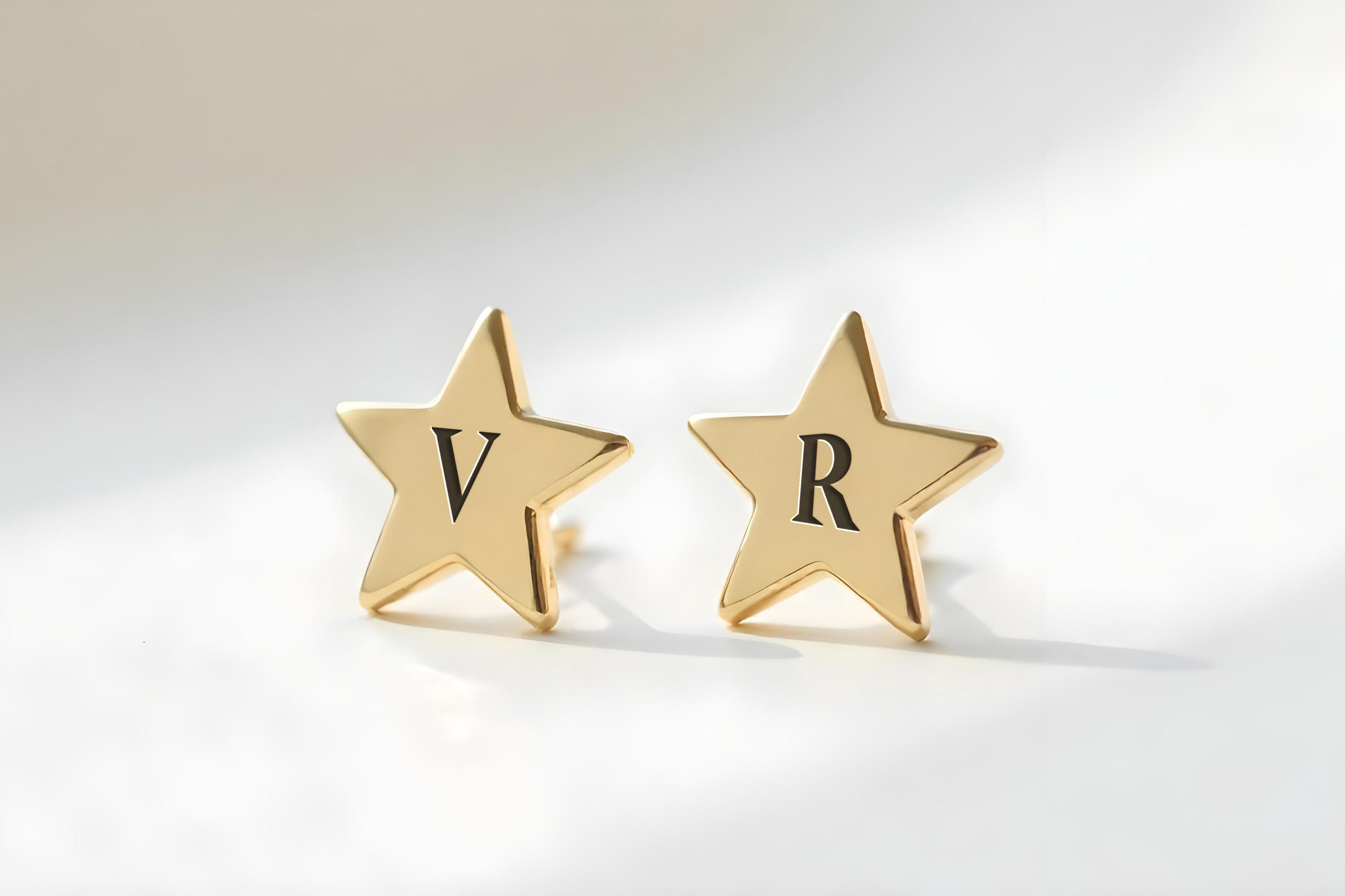 ピアス Logo Engraved Star Earrings #7117 Engraved Star Shaped Earrings · Custom Letters Earrings