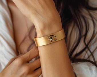 Oog van Horus-armband · Aangepaste Egyptische armband · Egyptische kalligrafiearmband · 24-karaats gouden armband · Open manchetarmband