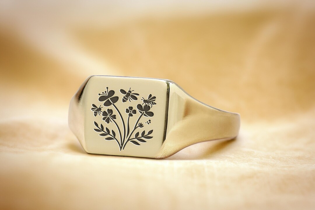 The Clear Bee Ring in Gold
