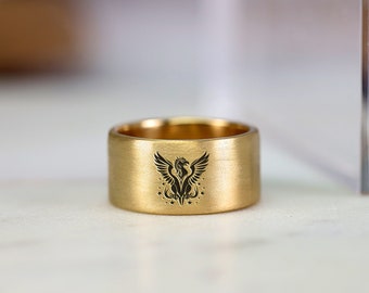 Anillo de oro ancho con grifo · Anillo mítico grabado · Anillo de grifo personalizado · Anillo unisex · Anillo de fantasía