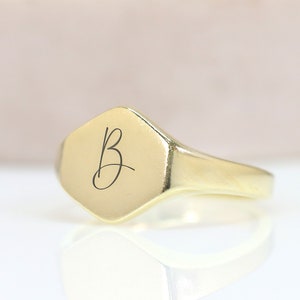Anillo con sello de letra de oro · Anillo grabado a mano · Anillo personalizado · Anillo con letra · Anillo unisex