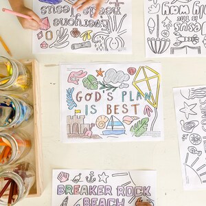 Puede incluir: Un conjunto de p&aacute;ginas para colorear con temas religiosos. Las p&aacute;ginas presentan ilustraciones de una cometa, una concha, una estrella de mar, un pez y una ballena. El texto en las p&aacute;ginas incluye "El plan de Dios es el mejor", "La verdad viene de Dios" y "Breaker Rock Beach".