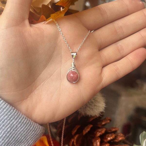 Collier rhodochrosite. Pendentif rhodochrosite en argent sterling. Cadeau de Saint Valentin. Belle rhodochrosite de haute qualité.