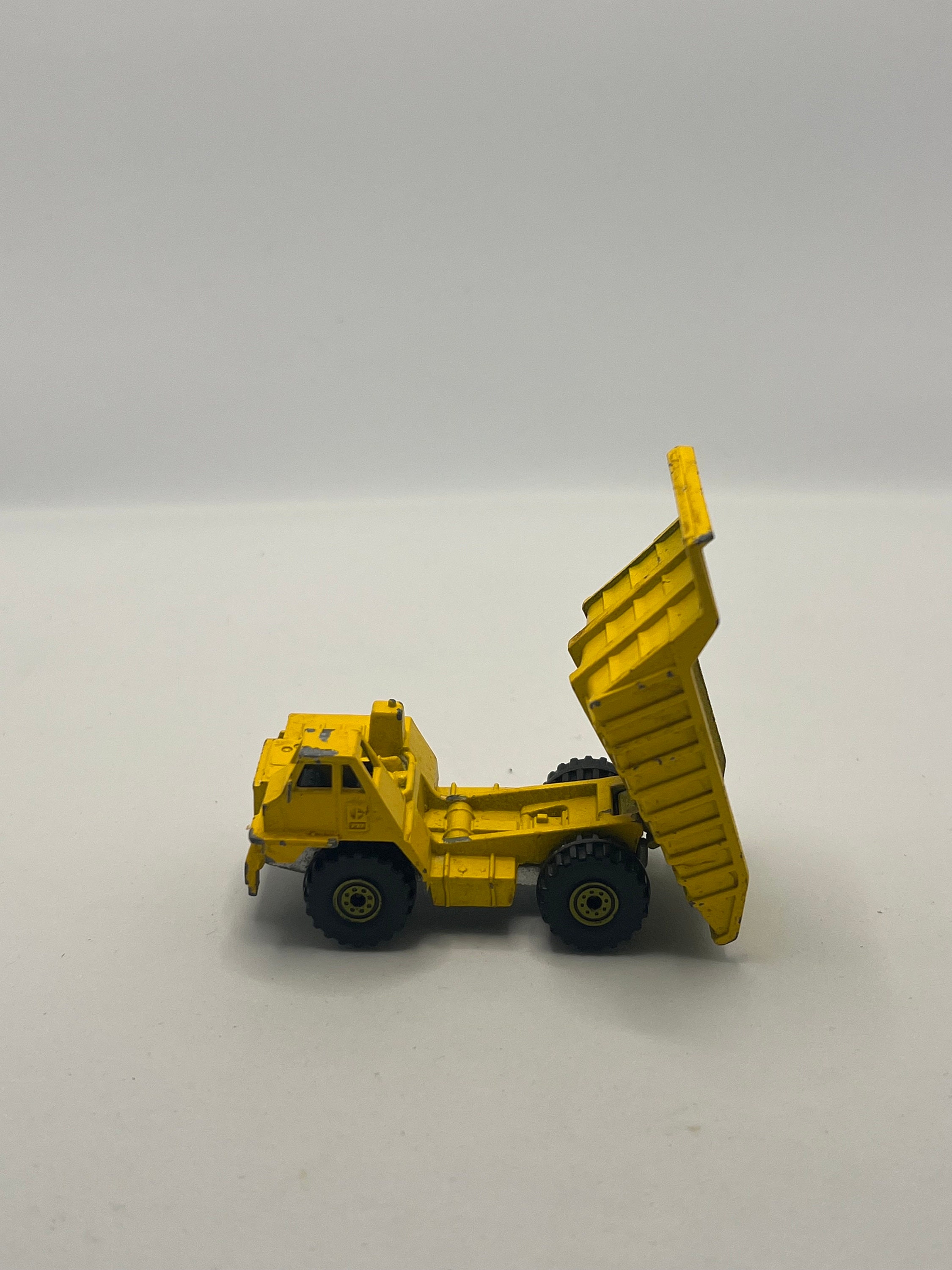 Hot wheels caterpillar 2025